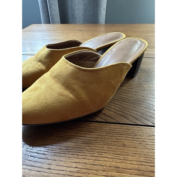 Universal Thread Mustard Yellow Slides Mules Heeled Shoes Sz 8 - Picture 2 of 3